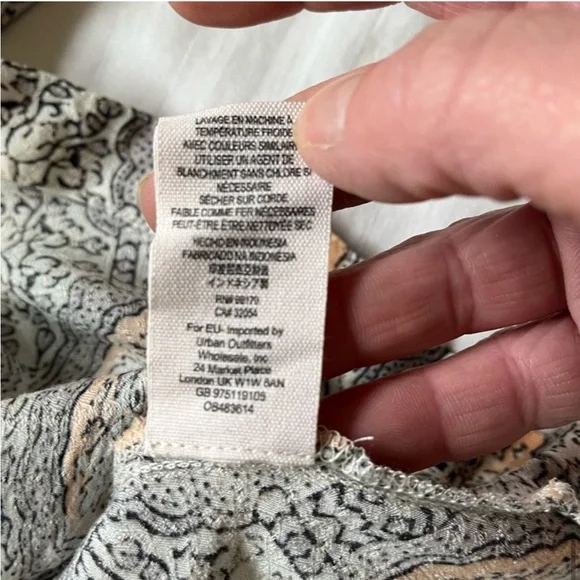 Patterned V-Neck Women's Top - Picture 14 of 16